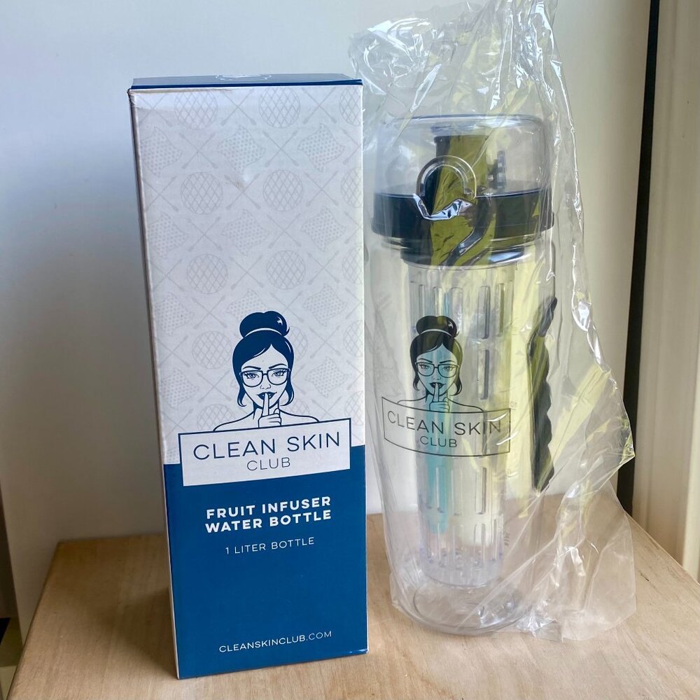 Clean Skin Club: Fruit Infuser Watter Bottle, 1 L, New in Original Packaging.